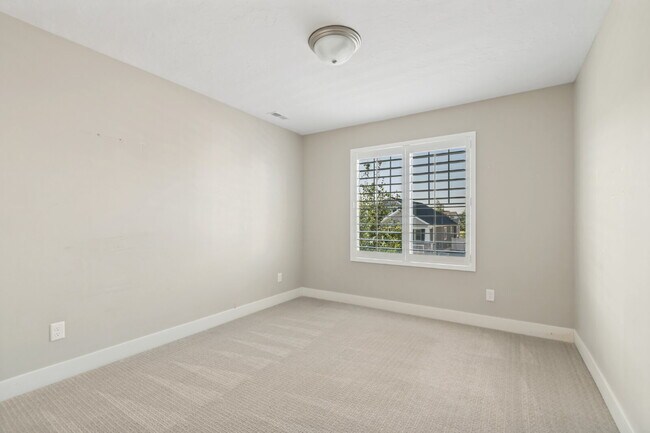 Building Photo - Upscale Home Available in Herriman