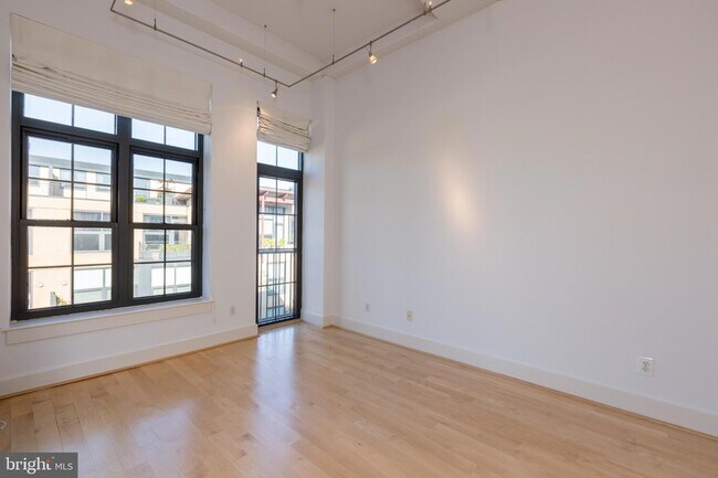 Building Photo - 2328 Champlain St NW