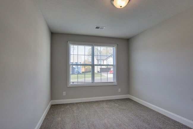 Building Photo - Luxury Home