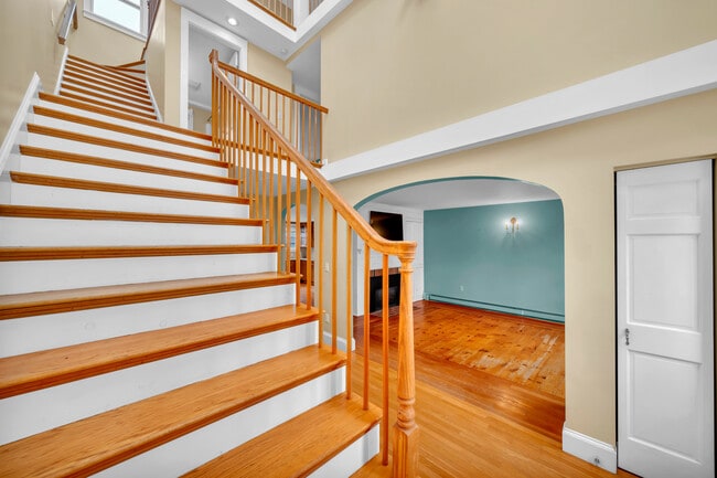 Building Photo - 4 Warren St