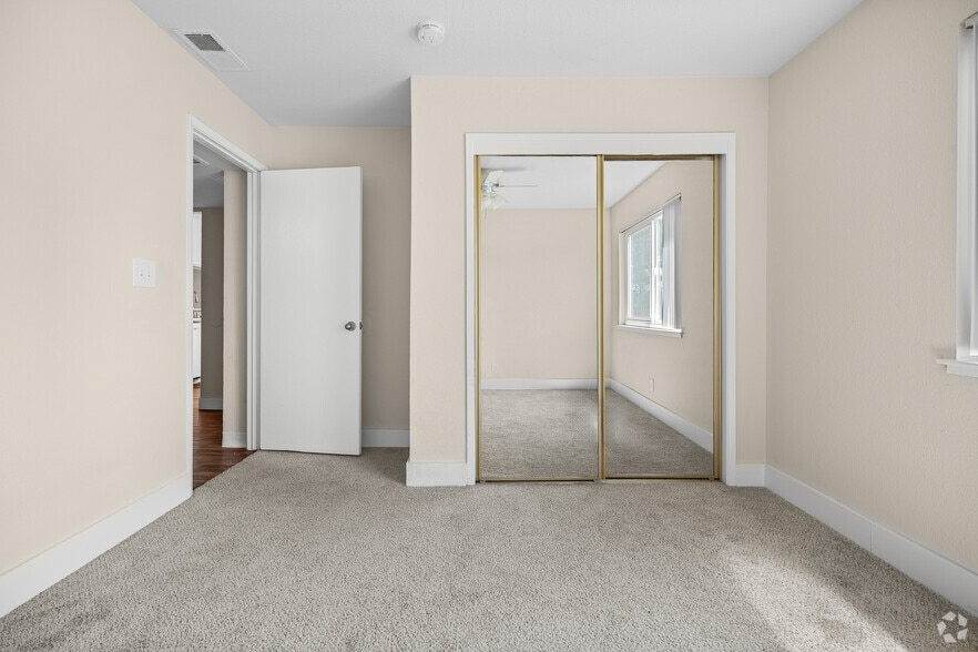 2BD,- 2BA - 1080SF Bedroom - Laguna Park