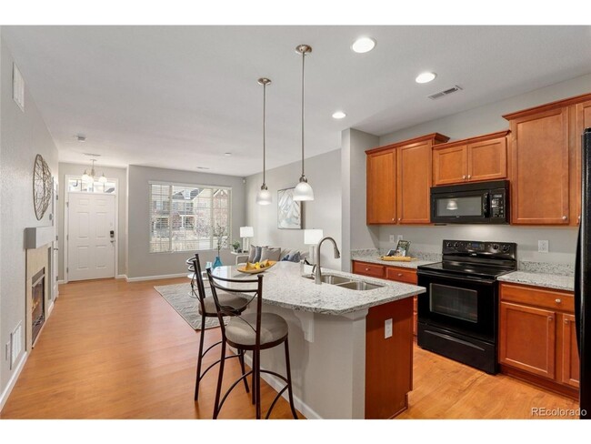 Building Photo - Charming 3BR Townhome in Golden