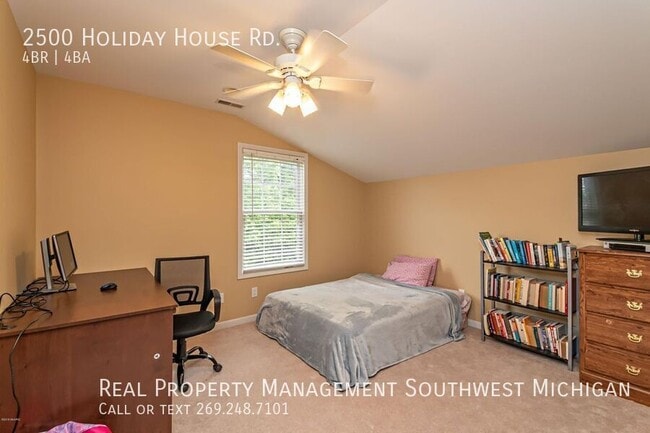 Building Photo - 2500 Holiday House Rd