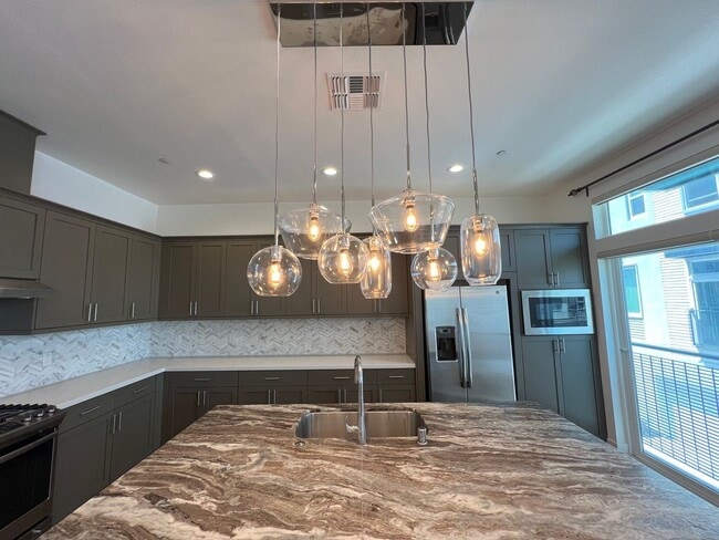 Building Photo - Downtown SJ SMART tri-level condo availabl...