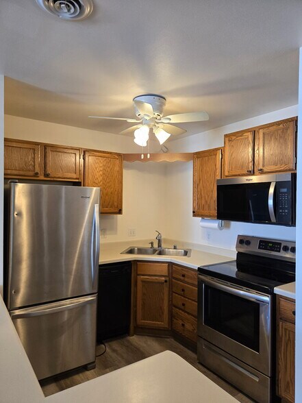 Building Photo - 572 Athletic Way