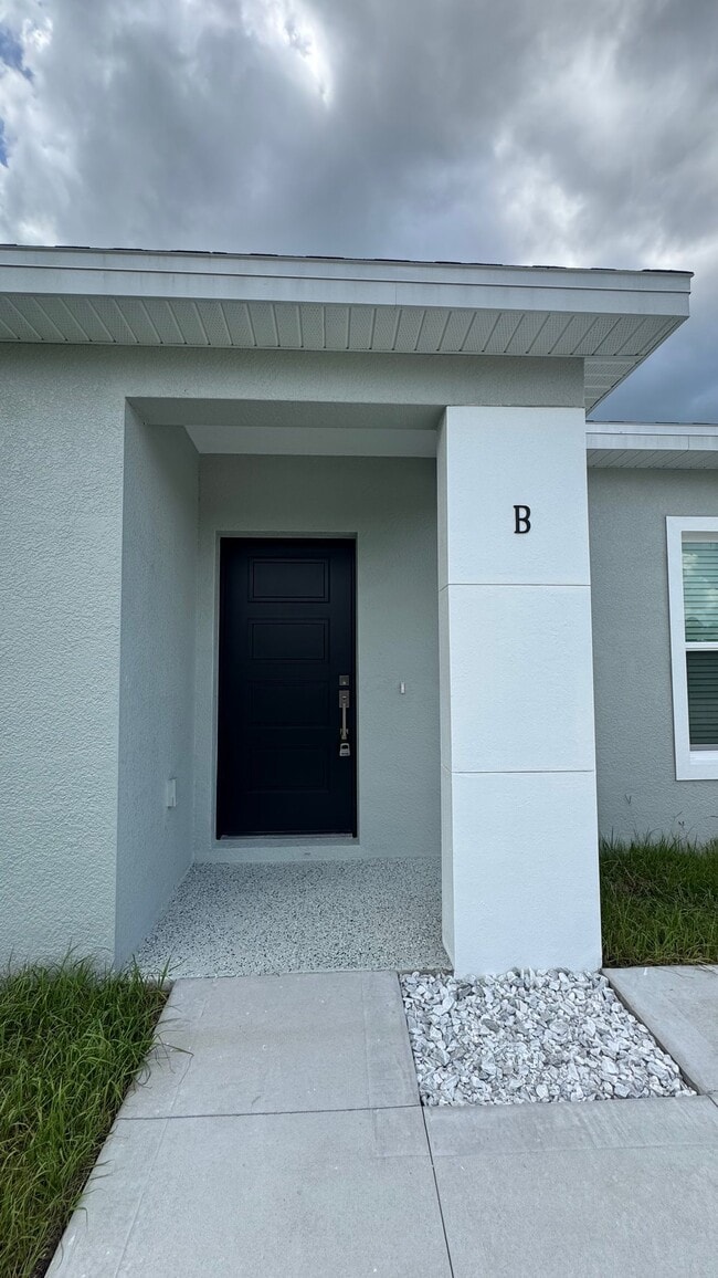 Building Photo - 2232 Fernwood St