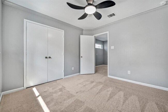 Building Photo - 22250 Queenbury Hills Dr