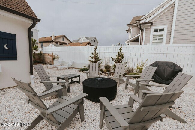 Building Photo - 35 12th Ave