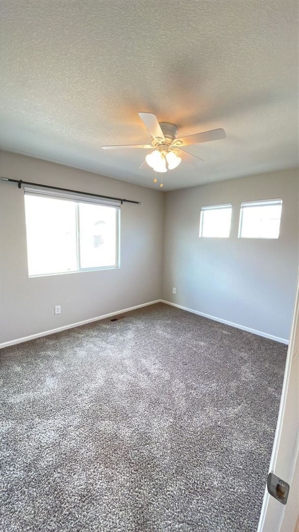 Building Photo - Charming 2 Bedroom, 2.5 bath Townhome in Fabulous Erie, Co!