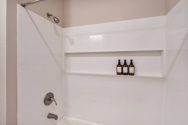 Building Photo - 16601 N Parkview Pl