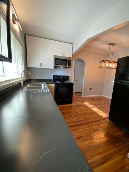 Building Photo - 3020 Forest Dr
