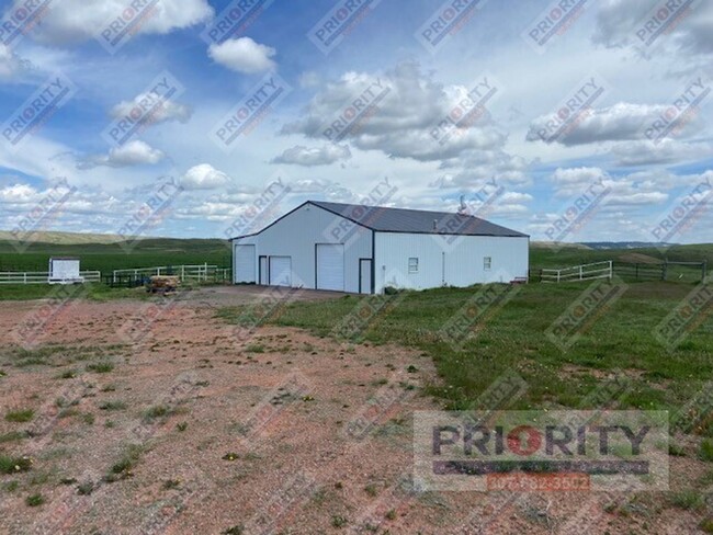 Building Photo - Home on 5 acres with HUGE shop