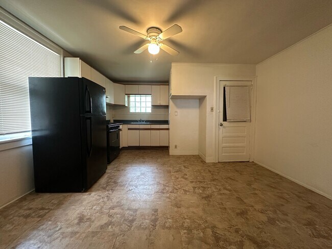Building Photo - 2605 Winfred Ave