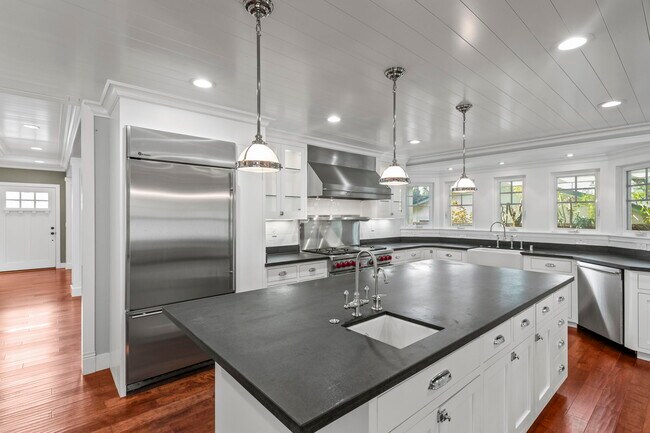 Building Photo - 335 Gil Blas Rd