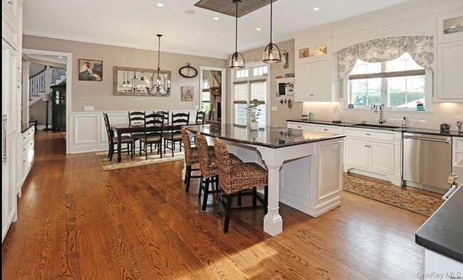 Building Photo - 43 Shore Rd