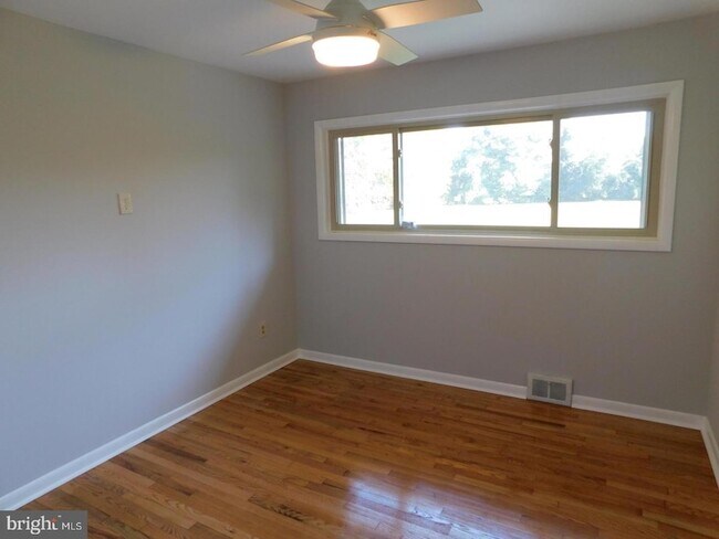 Building Photo - 1242 S Governors Ave