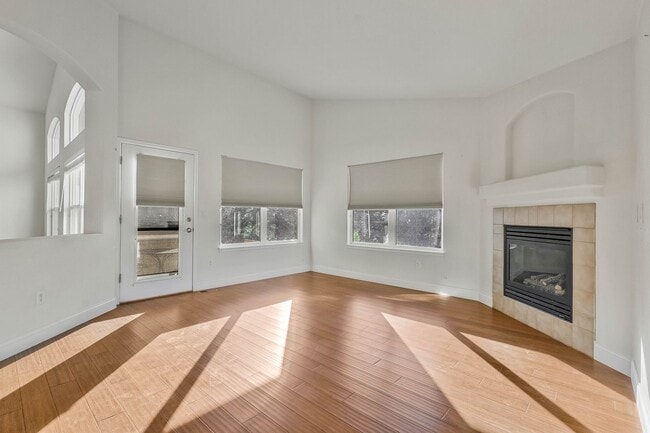 Building Photo - 6756 Solana Dr