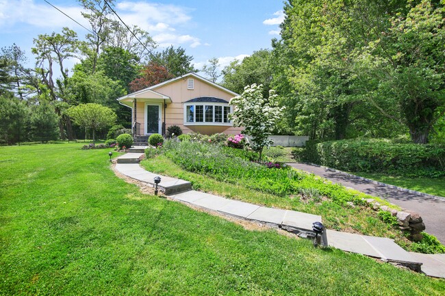 Primary Photo - 395 Taconic Rd