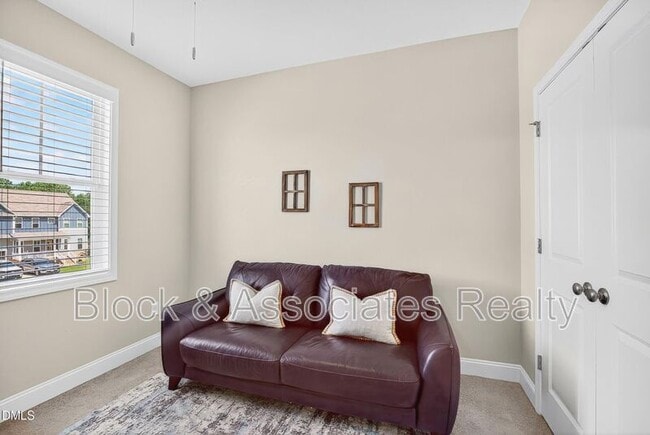 Building Photo - 236 Lily Oak Dr