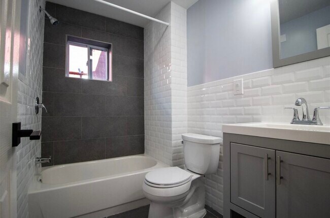 Building Photo - 693 Chestnut St