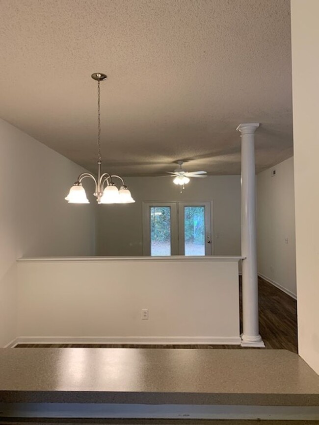 Building Photo - 4616M McClelland Dr