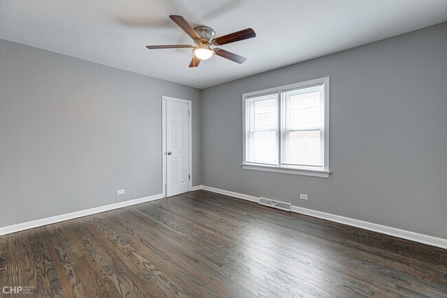 Building Photo - 5812 W 63rd Pl