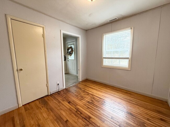 Building Photo - 603 Gideon St