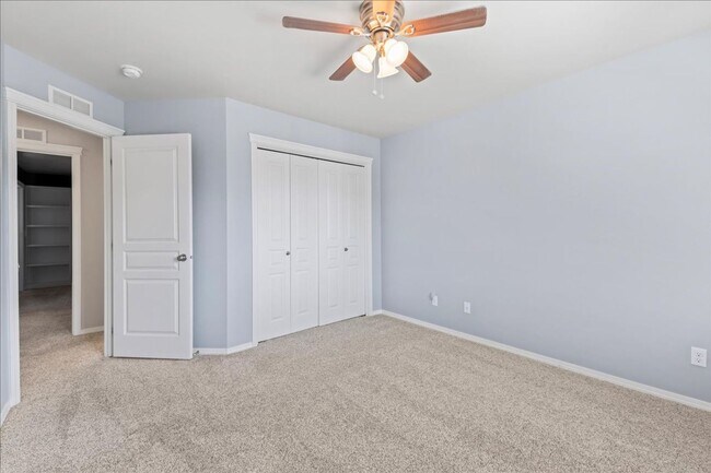 Building Photo - Centrally Located 3 Bedroom 2.5 Bathroom Home