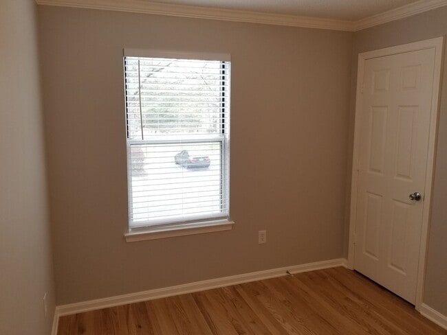 Building Photo - 2603 Camelback Ln