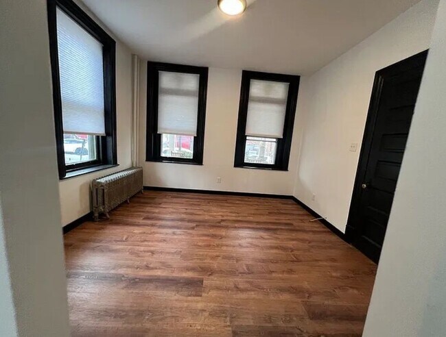 Building Photo - 31 W James St