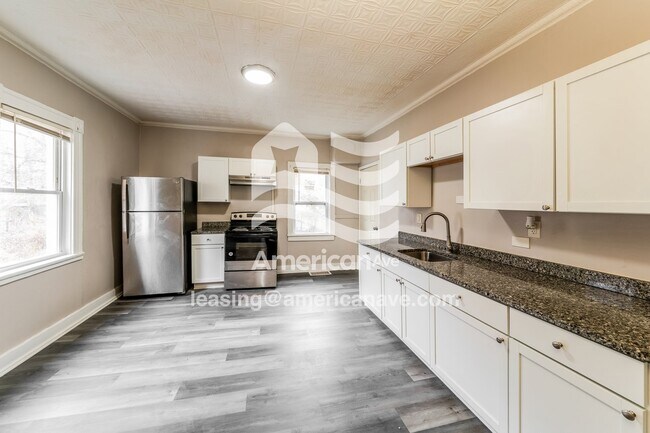 Building Photo - 183 1st St