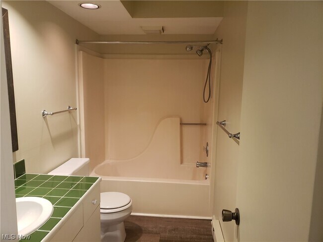 Building Photo - 13900 Kirtland St