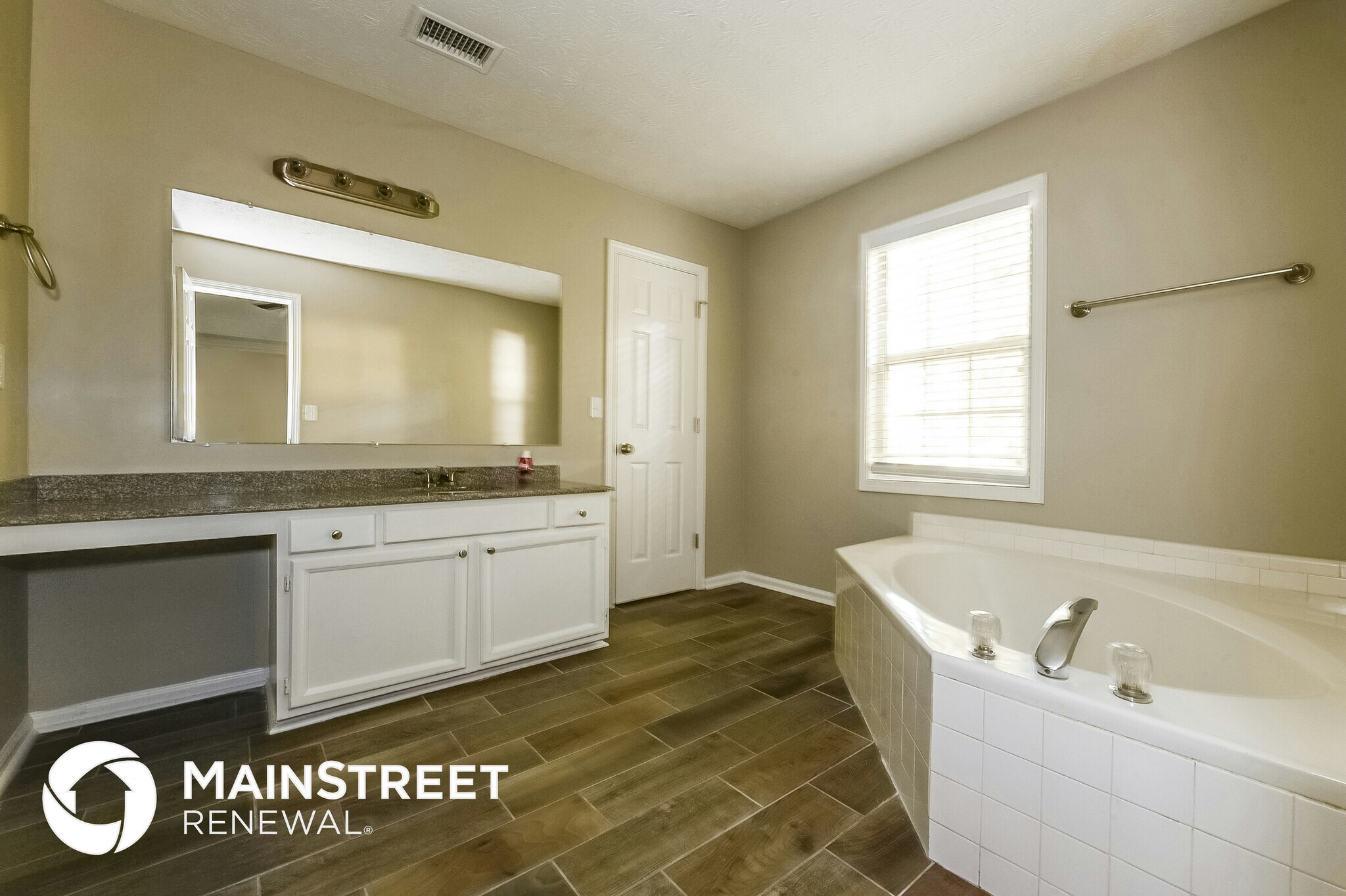 Building Photo - 861 Bristol Way