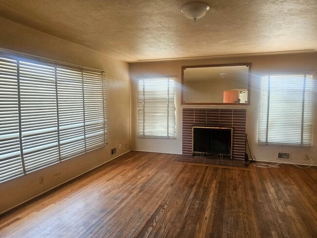 Building Photo - 3871 S Clovis Ave