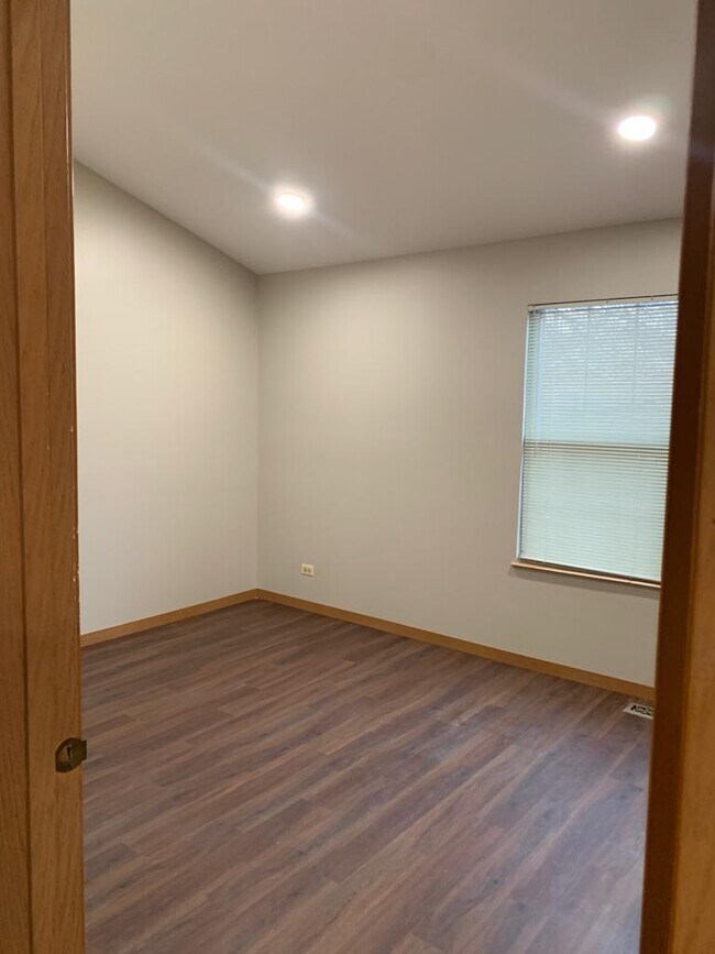 Building Photo - 640 Le Parc Cir