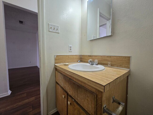 Building Photo - 1309 Quail Cir