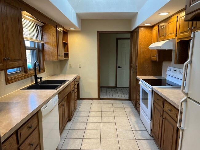 Building Photo - AVAILABLE NOW! Lakewood Village Duplex