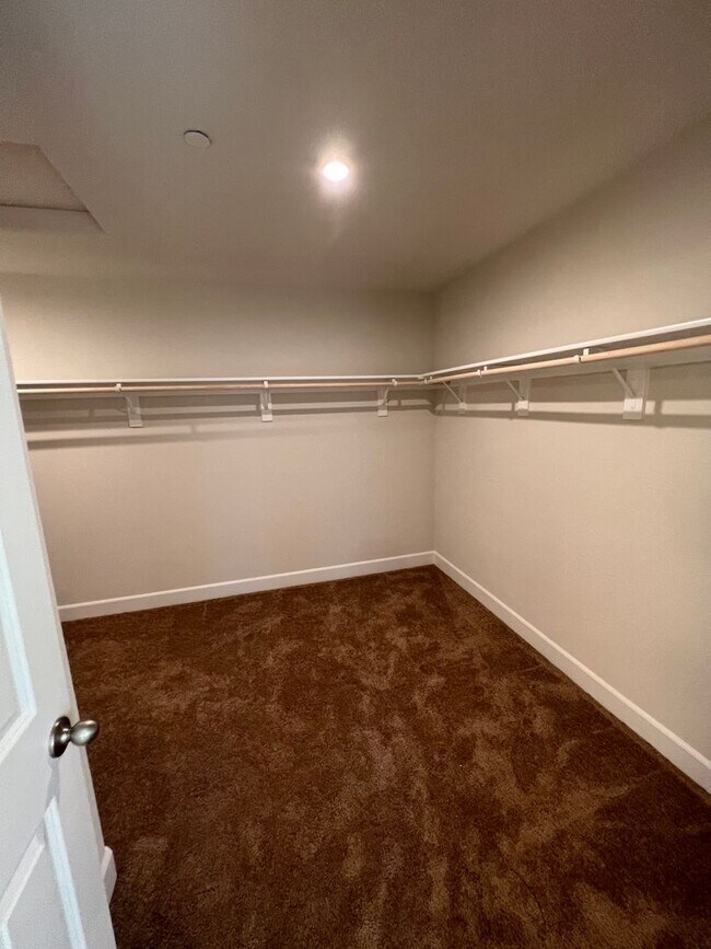Building Photo - Newer 4 Bedroom Solar Home in Rocklin! Easy Access to I-80!