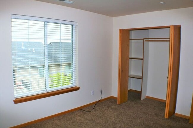 Building Photo - $1,135 | 2 Bedroom, 2 Bathroom Condo | No ...