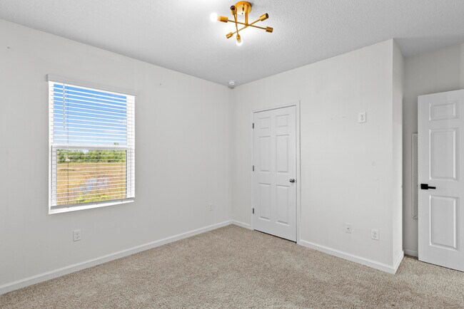 Building Photo - 6455 NW Castlebrook Ave