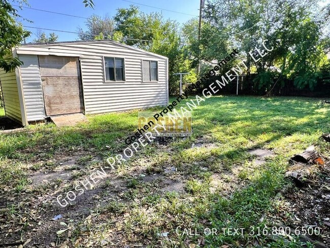 Building Photo - Cozy 2 Bed 1 Bath Abode with Garage & Yard