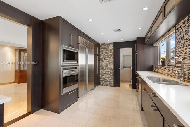 Building Photo - 9141 Abbott Ave