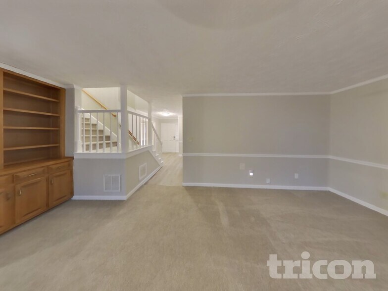 Building Photo - 305 Woodsong Dr