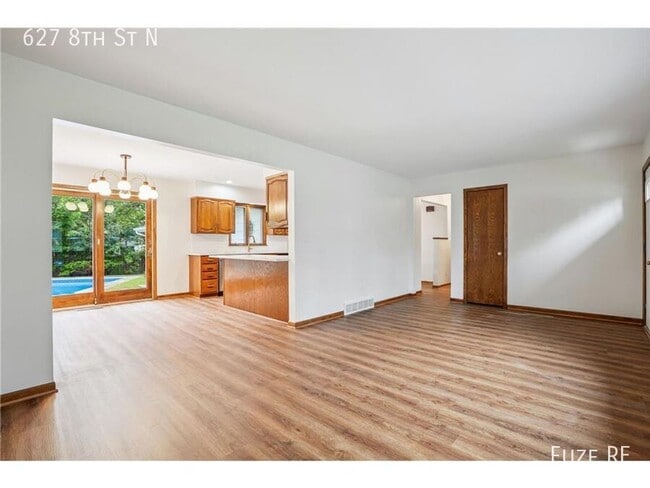 Building Photo - 627 8th St N