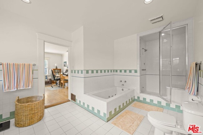 Building Photo - 801 N Rodeo Dr