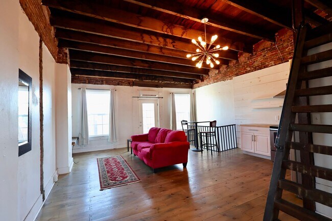 Building Photo - 343 N Mulberry St