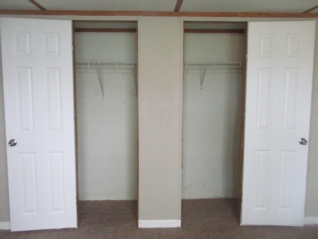 Building Photo - 403 Debbie St