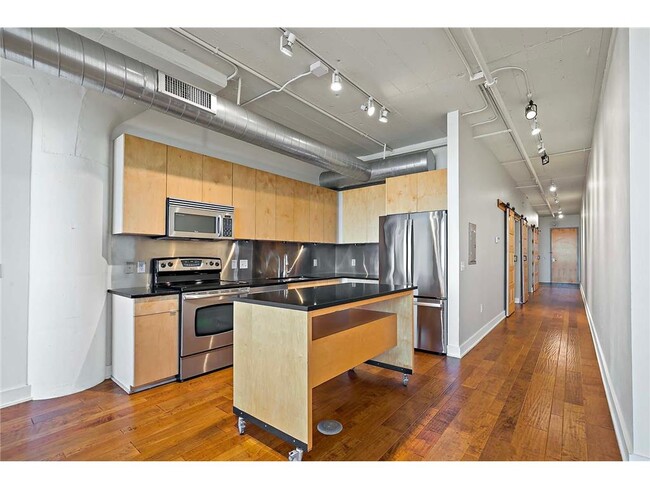 Building Photo - 2929 Chicago Ave