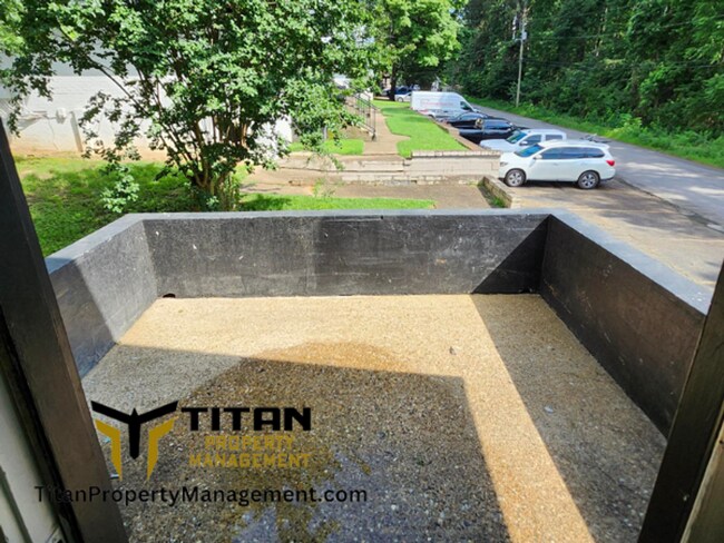 Building Photo - 2 bed/1 bath Townhouse