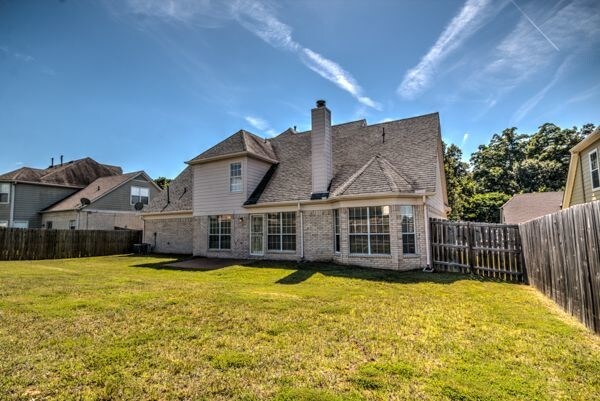 Building Photo - 2 Story Brick Home in Memphis